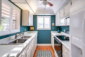 Half Mi to Downtown: Waterfront Cape Coral Condo