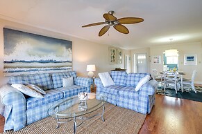 Half Mi to Downtown: Waterfront Cape Coral Condo