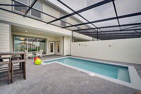 Pet-friendly Townhome w/ Pool, Near Disney World!