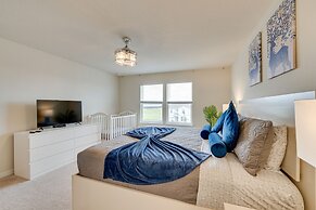 Pet-friendly Townhome w/ Pool, Near Disney World!