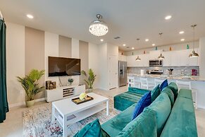 Pet-friendly Townhome w/ Pool, Near Disney World!