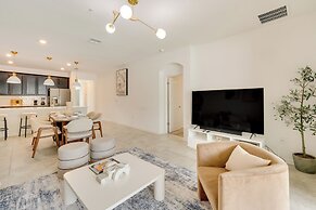 10 Mi to Disney: Luxe Davenport Condo