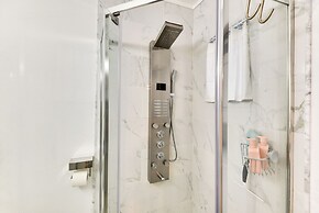 New Smyrna Beach Cottage ~ 1 Mi to Downtown!