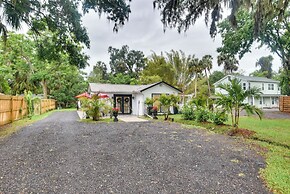 New Smyrna Beach Cottage ~ 1 Mi to Downtown!