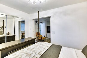 New Smyrna Beach Cottage ~ 1 Mi to Downtown!