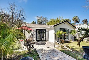 New Smyrna Beach Cottage ~ 1 Mi to Downtown!