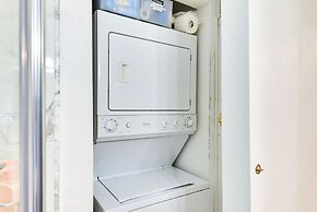 New Smyrna Beach Cottage ~ 1 Mi to Downtown!