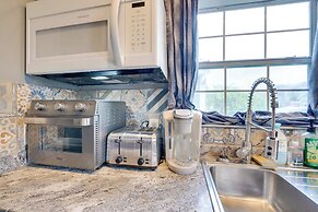 9 Mi to Disney World: Townhome w/ Pool Access!