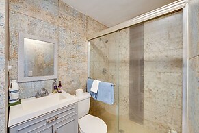 9 Mi to Disney World: Townhome w/ Pool Access!