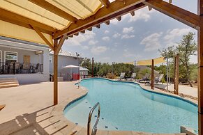 1-story Hill Country Home Near Fiesta w/ Pool!