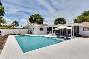 Tropical Florida Abode w/ Pool & Screened-in Patio