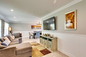 Pool & Screened-in Patio: Tropical Florida Abode