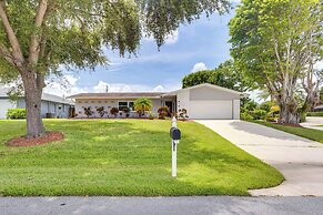 Pool & Screened-in Patio: Tropical Florida Abode