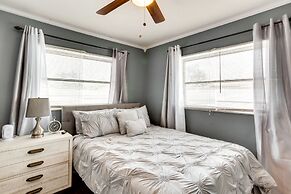 Pool & Screened-in Patio: Tropical Florida Abode