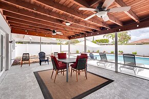 Pool & Screened-in Patio: Tropical Florida Abode