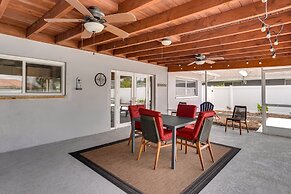 Pool & Screened-in Patio: Tropical Florida Abode