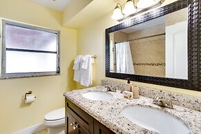 Pool & Screened-in Patio: Tropical Florida Abode