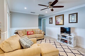 Pool & Screened-in Patio: Tropical Florida Abode