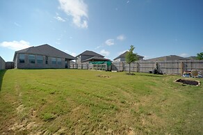 San Antonio Getaway w/ Private Yard & Smart TV