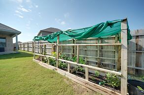 San Antonio Getaway w/ Private Yard & Smart TV