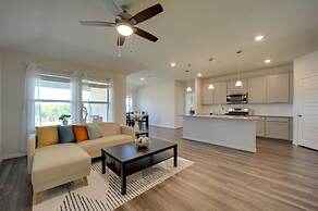 San Antonio Getaway w/ Private Yard & Smart TV