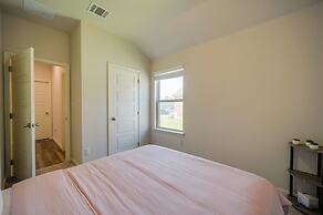 San Antonio Getaway w/ Private Yard & Smart TV