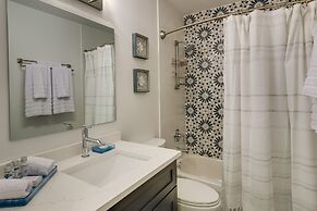 Private Pool + Bar: Palm Beach Gardens Getaway