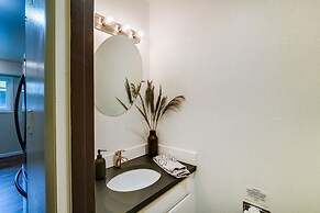 Anchorage Home ~ 7 Mi to Chugach State Park!