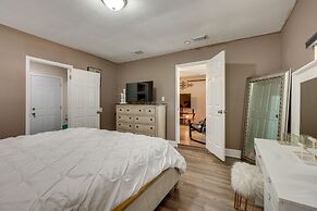 Single-story Home in San Antonio: Great Location!