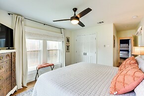 Pecan Blue Frisco Home w/ Private Yard & Hot Tub