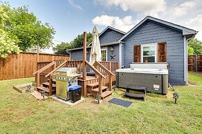 Pecan Blue Frisco Home w/ Private Yard & Hot Tub