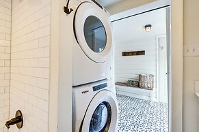 Pecan Blue Frisco Home w/ Private Yard & Hot Tub