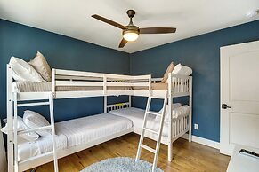 Pecan Blue Frisco Home w/ Private Yard & Hot Tub