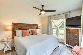 Pecan Blue Frisco Home w/ Private Yard & Hot Tub