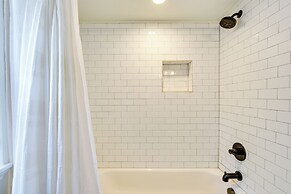 Pecan Blue Frisco Home w/ Private Yard & Hot Tub