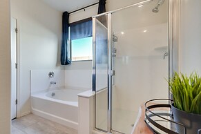 Sunny Arizona Escape w/ Patio, Grill & Fireplace!