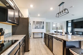 Sunny Arizona Escape w/ Patio, Grill & Fireplace!