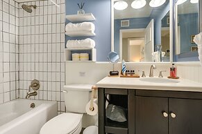 Glendale Getaway: Swim, Putt, Grill, & Relax!