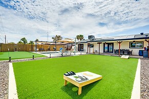 Glendale Getaway: Swim, Putt, Grill, & Relax!