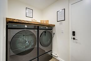 Glendale Getaway: Swim, Putt, Grill, & Relax!