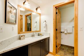 Park City Alpine Retreat w/ Community Pool!