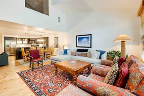 Park City Alpine Retreat w/ Community Pool!