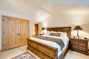 Park City Alpine Retreat w/ Community Pool!