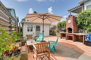 1 Block to Beach: Galveston Coastal Cottage