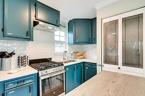 1 Block to Beach: Galveston Coastal Cottage