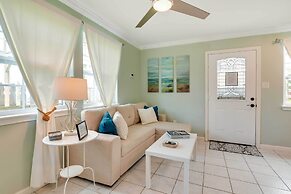 1 Block to Beach: Galveston Coastal Cottage