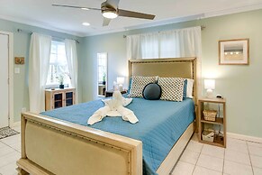 1 Block to Beach: Galveston Coastal Cottage