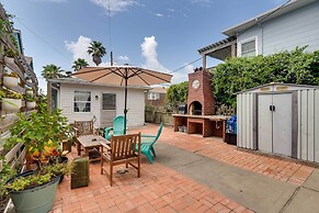 1 Block to Beach: Galveston Coastal Cottage