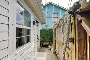 1 Block to Beach: Galveston Coastal Cottage