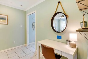 1 Block to Beach: Galveston Coastal Cottage